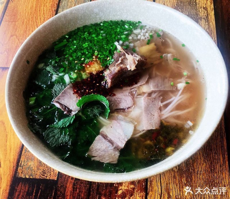 拽米线:一碗云南米线的标准化突围与餐饮业结构性机会